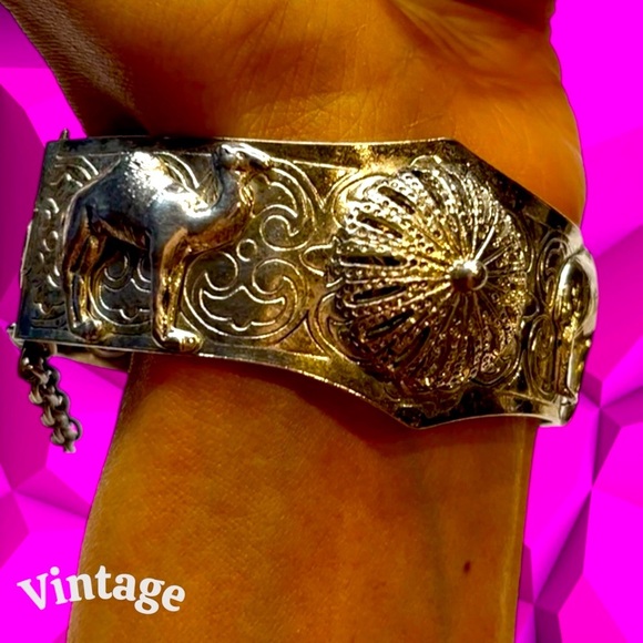 Vintage Hamsa Silver Camel Motif Bracelet - Picture 14 of 15